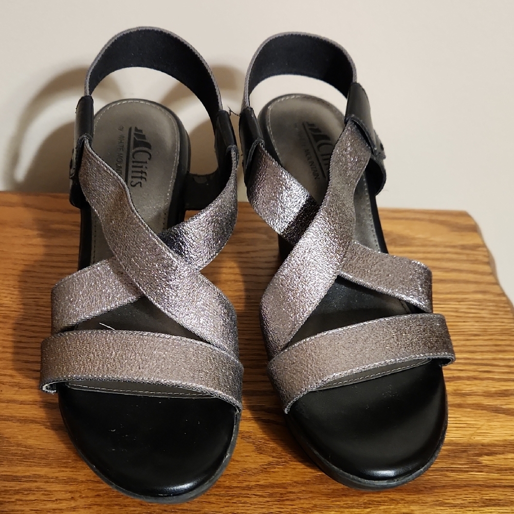 Cliffs by White Mountain Women's Metallic and Black Sandals